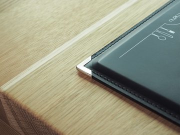 4 hõbedast metallist raamatunurka